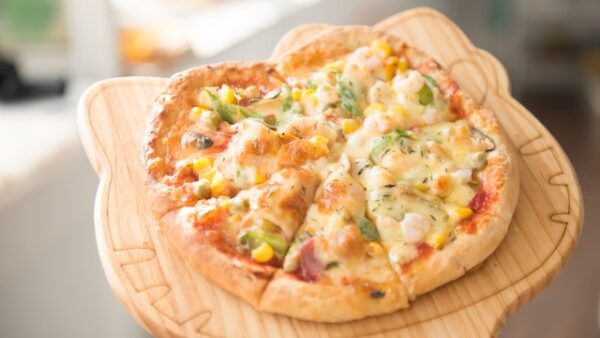 Mushroom and cream cheese pizza